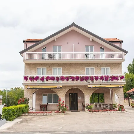 Apartment In Imotski Near Blue Lake *